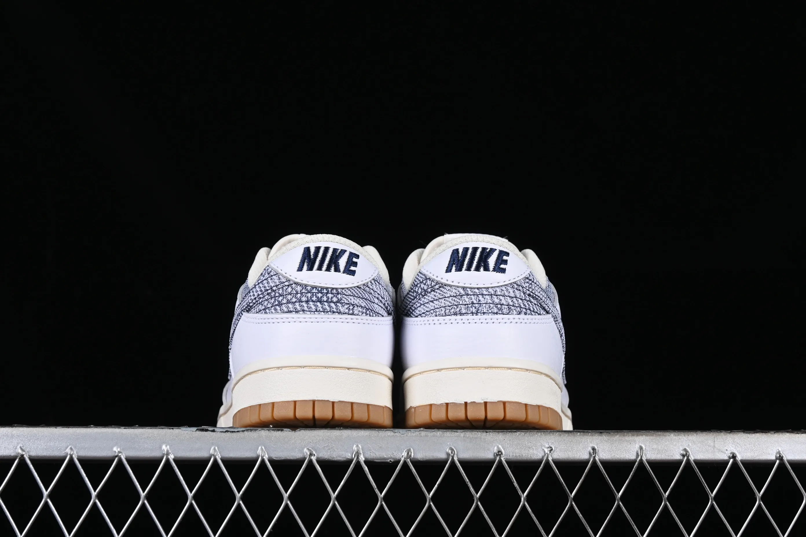 All categories Nk SB Dunk series Nk SB Dunk Low low-top sneakers J version Nk Dunk Low "Washed Denim" washed denim SB dunk series low-top casual sports skateboard shoes FN6881-100